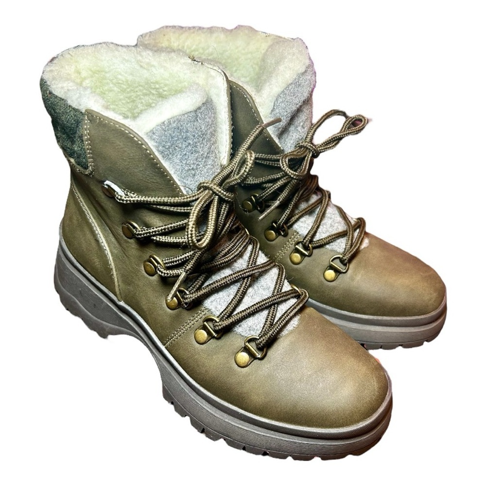 Women’s Maurice’s Boots 🥾Greenish Brown Newer Condition Size 7